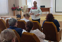 В Кургане представители СПЖ и Курганской епархии поздравили сотрудников кардиоцентра с Пасхой