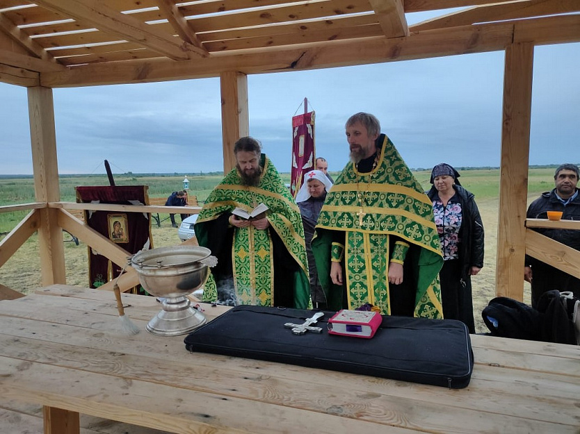 Священники Курганской епархии провели на Савине молебен об избавлении от чародейства и бесовских наваждений