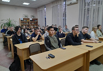 Курганский священник посетил Курганский государственный колледж