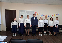 Воспитанники курганской воскресной школы поздравили благотворителя с днём рождения