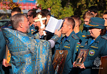 В день празднования иконы Божьей Матери «Неопалимая Купина» прошли молебны с участием зауральских сотрудников МЧС