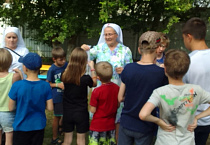 Курганские сёстры милосердия провели в ОСРЦ праздник "Зелёная Троица"