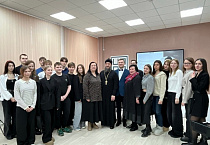 Курганский священник принял участие в творческой мастерской известной зауральской поэтессы