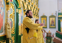 На Литургии в Троицком соборе Кургана пел хор Троице-Сергиевой лавры