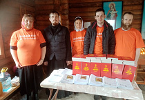 В Кургане православные волонтёры в Радоницу трудились на городских кладбищах