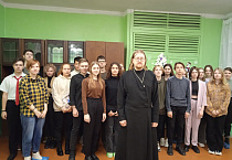 Курганский священник провёл встречи в двух городских школах