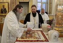 В Александро-Невском соборе совершена Литургия с участием трёх архиереев