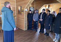 В Зауралье священник съездил с 8-классниками на страусиную ферму