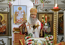 В храме села Садовое совершена первая архиерейская Литургия