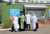 Пациенты медучреждений Кургана и ветераны СВО приложились к мощам святого Патриарха Тихона