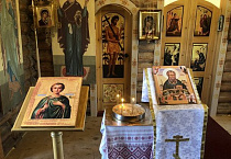 В храм «Андреевской слободы» переданы иконы с мощами святого