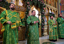 В день Святого Духа в Зауралье торжественно встретили мощи святителя Тихона