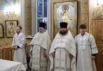 В Александро-Невском соборе совершена Литургия с участием трёх архиереев