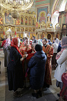 В главном соборе Кургана началась раздача Благодатного огня