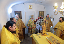В Покровском храме Кургана собор архиереев совершил Литургию