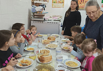На приходе Кургана продолжается реализация проекта «Социальная столовая “Покров”»