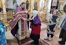 В Порт-Артурском храме женщинам подарили цветы