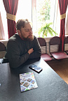 Курганский священник крестил членов местного отделения общества глухих