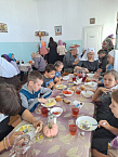 В социальной столовой курганского храма учат маленьких поварят