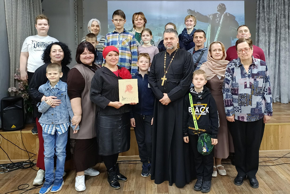 Воспитанники и родители Епархиальной воскресной школы в Кургане встретились с интересными людьми