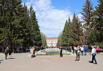 В День Победы митрополит Даниил принял участие в возложении  цветов к Вечному огню