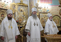 В Александро-Невском соборе совершена Литургия с участием трёх архиереев