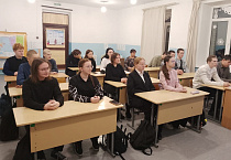 Руководитель миссионерского отдела епархии на уроке в школе села Глядянское говорил о святом Александре Невском