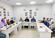 Участникам клуба православных женщин при Троицком соборе Кургана рассказали о церковно-государственных отношениях