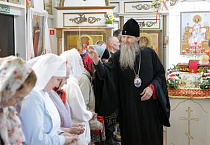 В храме села Садовое совершена первая архиерейская Литургия