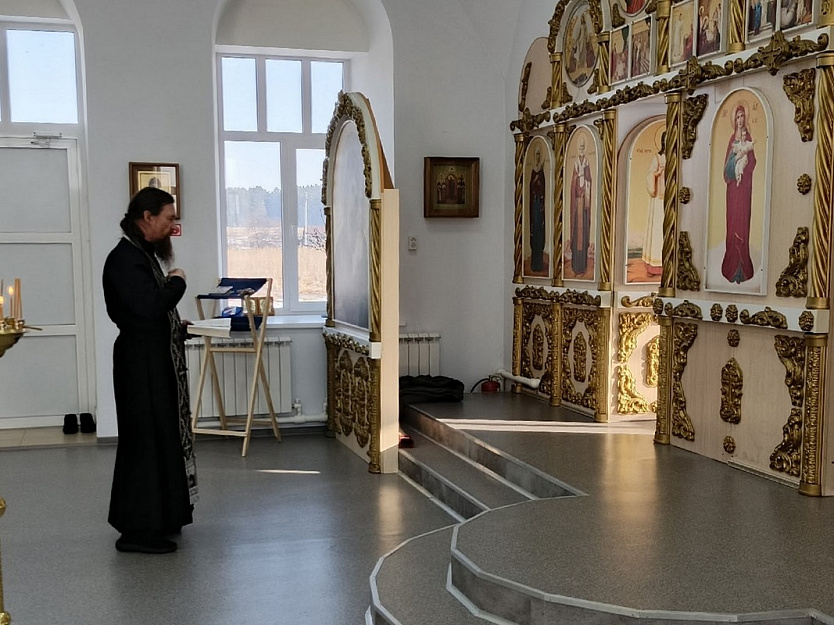 Варгашинский священник с прихожанами совершил богослужения в двух селах