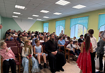 Насельник Чимеевского монастыря побывал на школьном спектакле