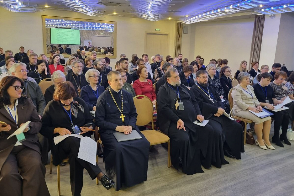 Священник из Зауралья представляет Курганскую епархию на межрегиональной «Школе наставничества» в Санкт-Петербурге