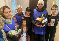 «Экипаж Милосердия» посетил в Кургане 10 многодетных семей