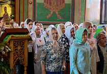 В день Святого Духа в Зауралье торжественно встретили мощи святителя Тихона