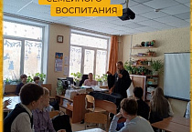 В Курганской гимназии побывали священник и сестра милосердия
