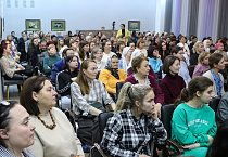 Ведущая телеканала «СПАС» Наталья Москвитина презентовала в Кургане свою книгу «Папина дочка»