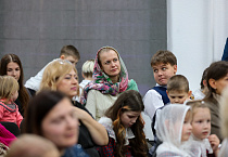 В Кургане воспитанники воскресной школы «Благовест» подготовили концерт к Дню матери