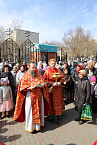 В главном соборе Кургана началась раздача Благодатного огня