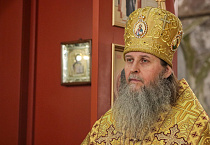 В старинном храме села Усть-Суерское два архиерея совершили Литургию