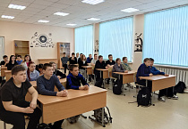 Настоятель двух Свято-Никольских храмов рассказал школьникам о Дне православной книги