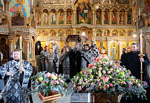 В Кургане митрополит Даниил совершил в Страстную пятницу Вечерню с выносом Плащаницы Спасителя