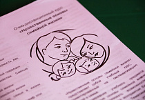 Миссионерский отдел Курганской епархии дарил участникам фестиваля просветительскую литературу