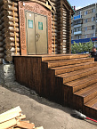 В Курганском храме меняют крыльцо
