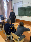 Курганский священник рассказал школьникам о «героях духа»