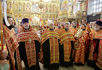 Митрополит Даниил на Великой пасхальной вечерне вручил церковные награды курганским священникам