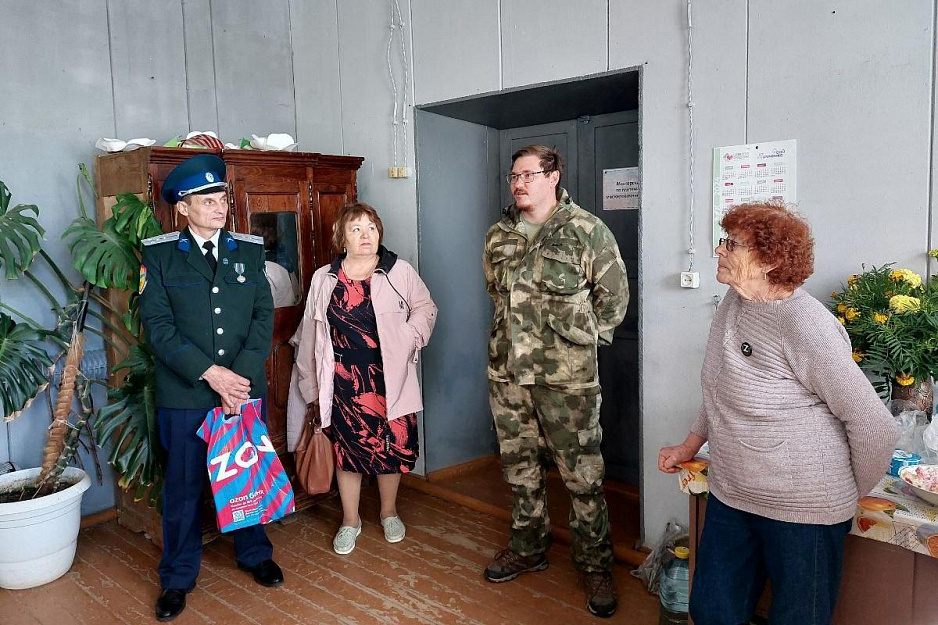 Курганский священник помог мокроусовцам в доставке адресной гуманитарной помощи