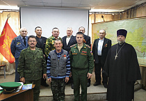 Курганский священник выступил в областном военкомате