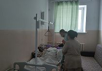 Сёстры милосердия Порт-Артурского храма посетили паллиативное отделение онкоцентра