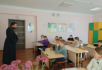 В Лебяжье священник провел беседу с 4-классниками