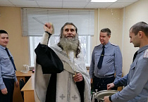 Руководитель тюремного отдела Курганской епархии поздравил сотрудников УФСИН с Богоявлением